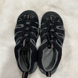Keen Ladies sz 8 Black and Gray Outdoor Waterproof Road ready Sandals